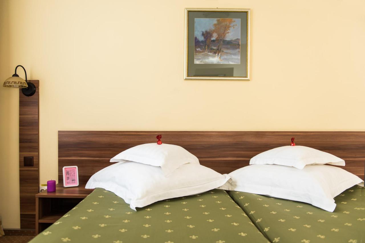 Hotel Lyra Oradea Eksteriør billede